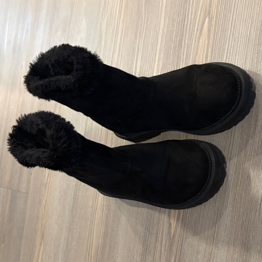 Toddler Girl’s Black Fur-Lined Boots